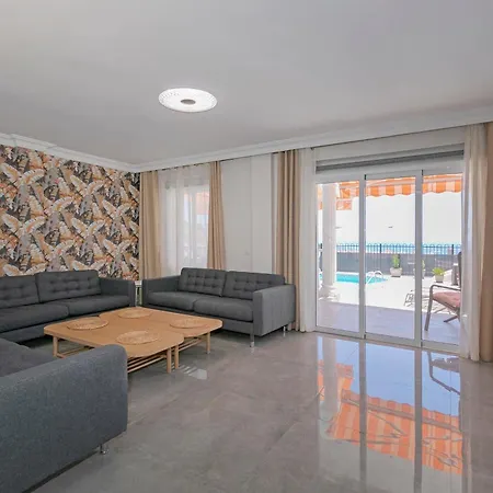 ヴィラ Townhouse With Private Pool! アロナ