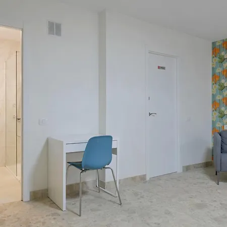 Townhouse With Private Pool! *