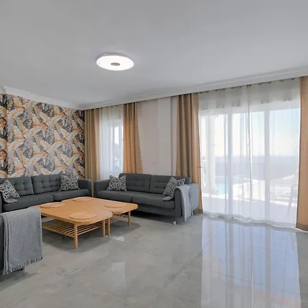 ヴィラ Townhouse With Private Pool! アロナ